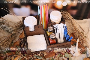 Стойка из дерева для Пышечной (салфетки, сахар, трубочки, стаканы, крышки), фото №3