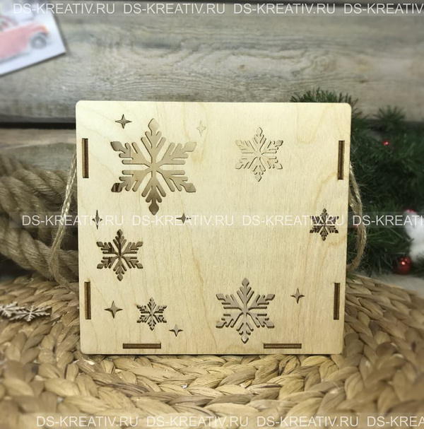 Коробка из фанеры `Снежинки`