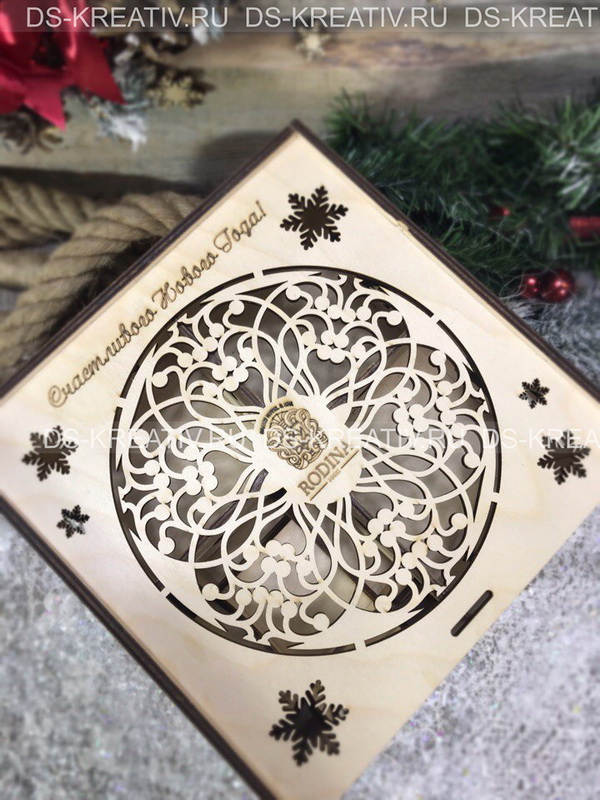 Коробка для подарков на Новый Год из дерева
