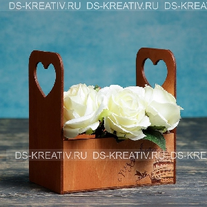 Ящик для цветов с ручками сердечками