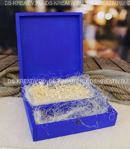 Синяя коробка из дерева для подарка, фото №3